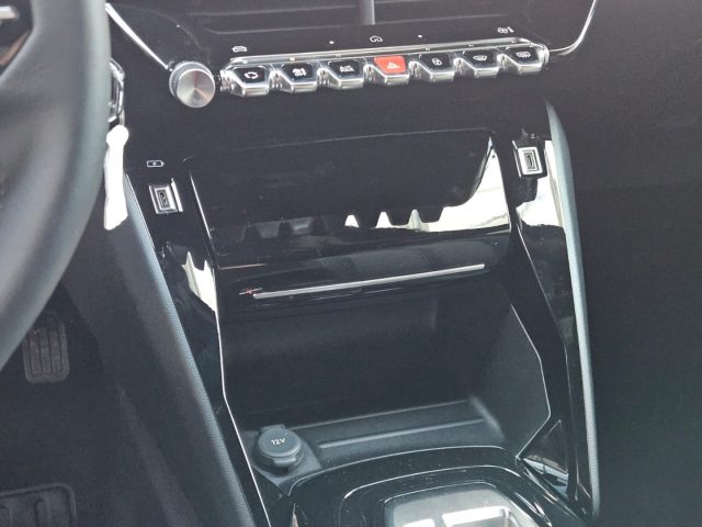 PEUGEOT 2008 usata, con Luci diurne LED