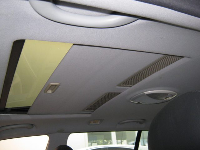 MERCEDES-BENZ E 320 usata, con Fari Xenon