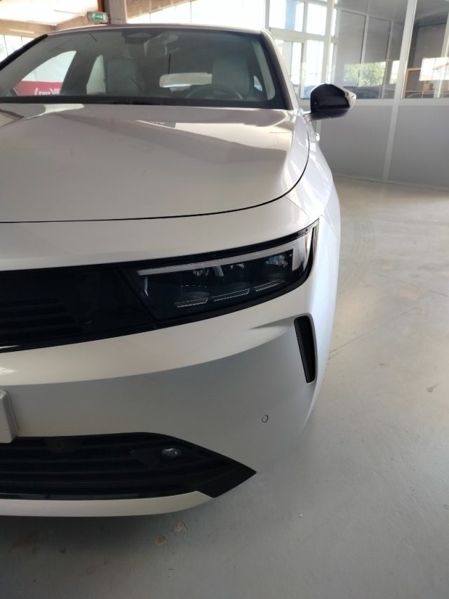 OPEL Astra usata, con Fari LED