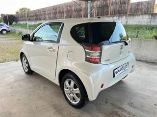 TOYOTA iQ usata, con Autoradio