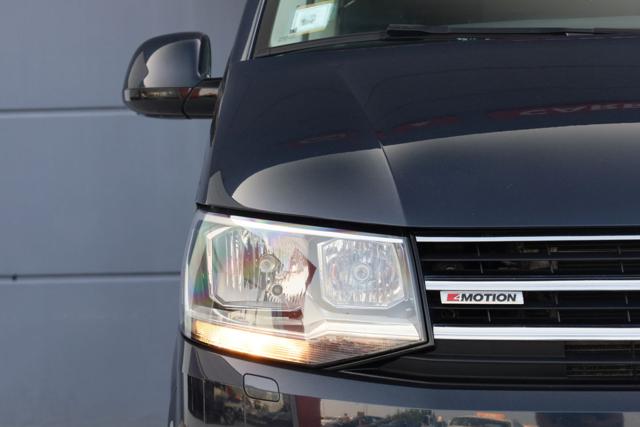VOLKSWAGEN Multivan usata, con Luci diurne