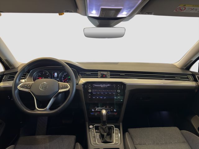VOLKSWAGEN Passat usata 10