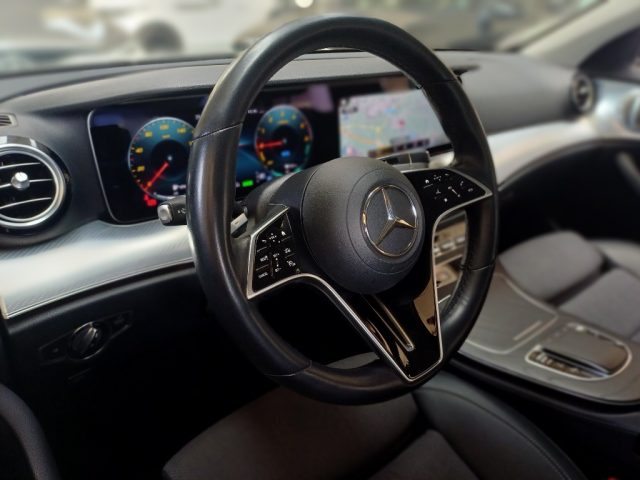 MERCEDES-BENZ E 300 usata, con Sensori di parcheggio posteriori