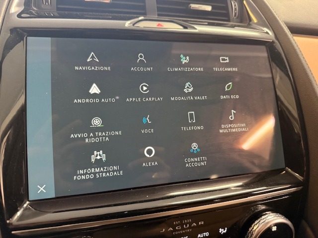 JAGUAR E-Pace usata, con Interni in pelle