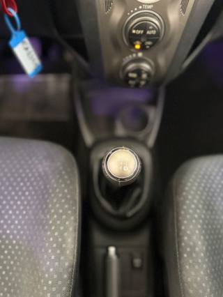 TOYOTA Yaris usata 15