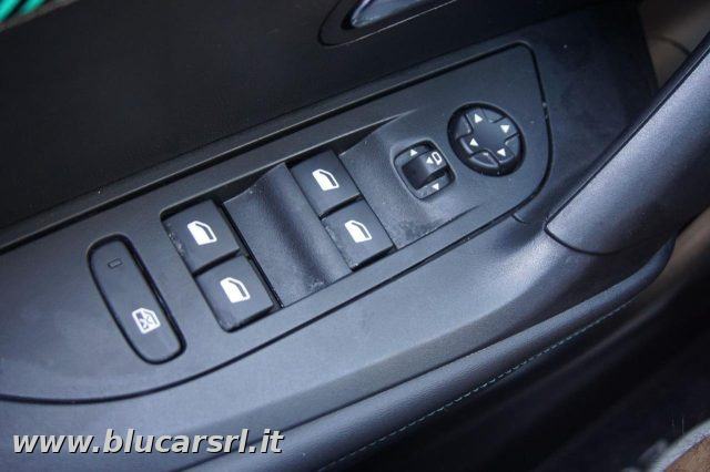 PEUGEOT 2008 usata, con Sensore di pioggia