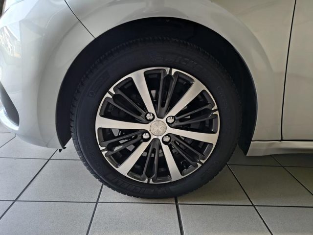 PEUGEOT 208 usata, con Volante in pelle