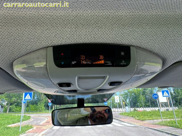 MERCEDES-BENZ Vito usata, con Climatizzatore automatico, 2 zone
