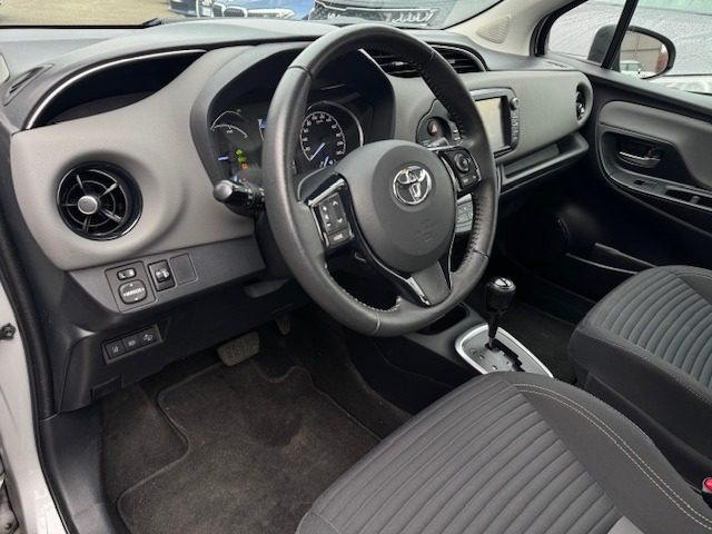 TOYOTA Yaris usata, con Specchietti laterali elettrici