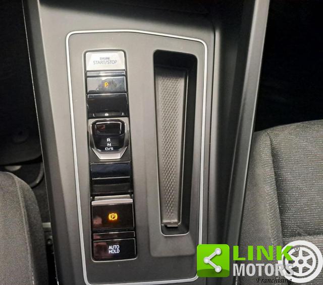 VOLKSWAGEN Golf usata, con Sensori di parcheggio anteriori