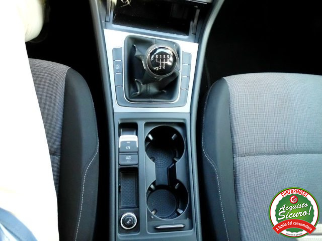 VOLKSWAGEN Golf usata, con Airbag testa