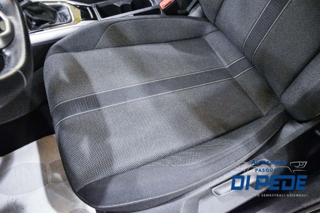 VOLKSWAGEN T-Roc usata, con Volante multifunzione