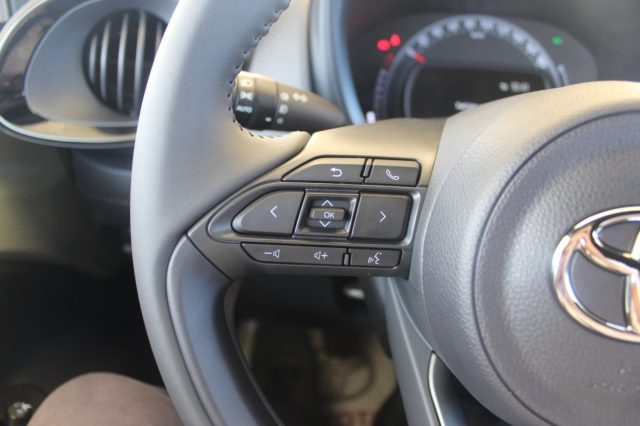 TOYOTA Aygo X usata, con Airbag testa