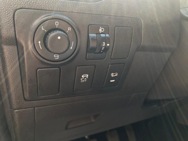 MAHINDRA KUV100 usata, con Bracciolo