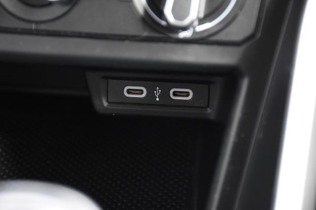 VOLKSWAGEN Polo usata, con USB