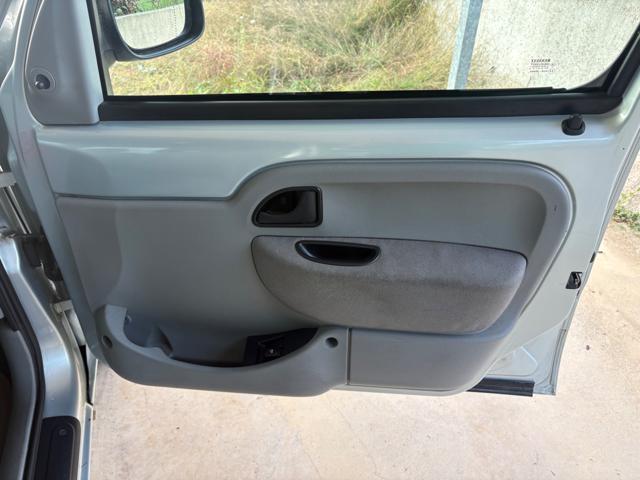 RENAULT Kangoo usata 27