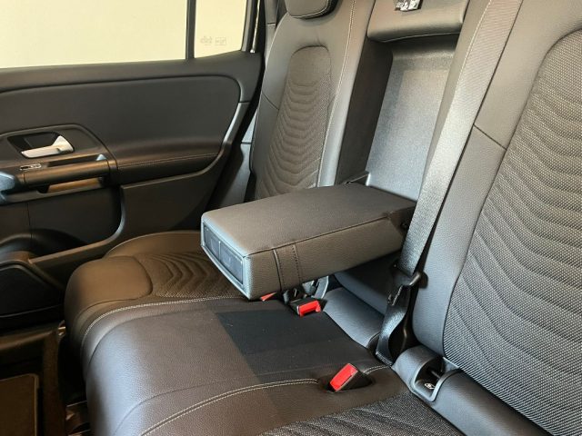 MERCEDES-BENZ GLB 200 usata, con Bracciolo