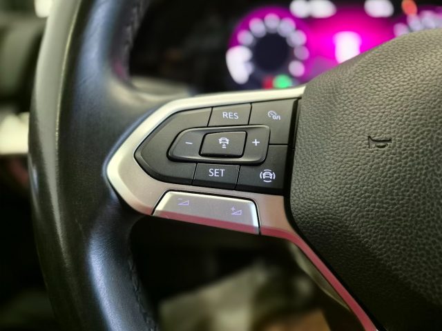 VOLKSWAGEN Golf usata, con USB