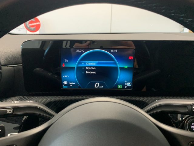 MERCEDES-BENZ A 180 usata, con Fari LED