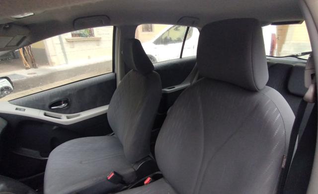 TOYOTA Yaris usata 16