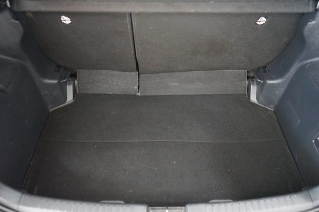 TOYOTA Yaris usata 27