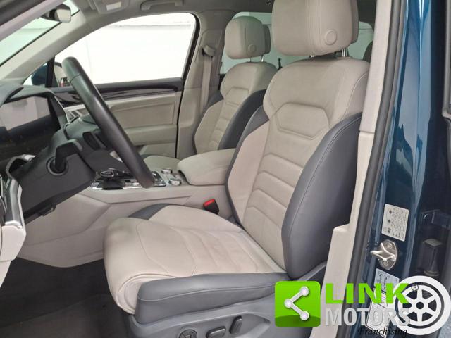 VOLKSWAGEN Touareg usata, con Autoradio
