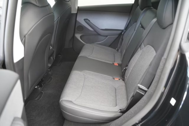 TESLA Model Y usata, con Fendinebbia