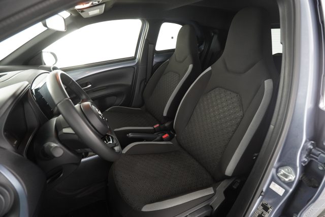 TOYOTA Aygo X usata 8