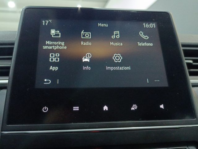RENAULT Captur usata, con Autoradio digitale