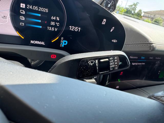PORSCHE Taycan usata, con Leve al volante