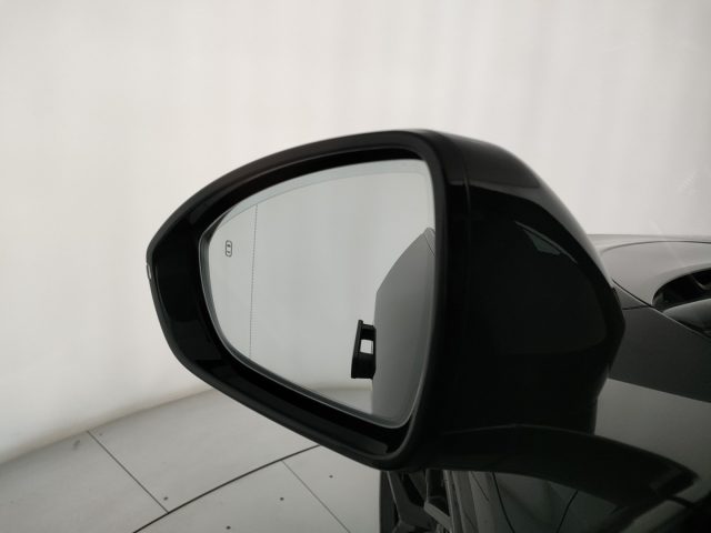 LOTUS Eletre usata, con Sistema di navigazione