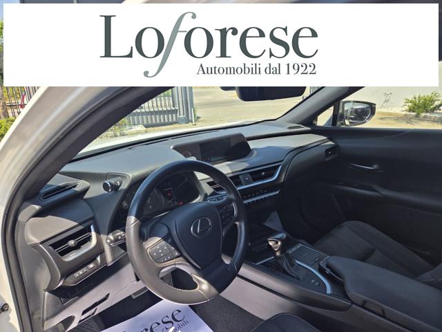 LEXUS UX 250h usata, con Autoradio