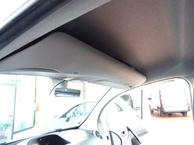RENAULT Kangoo usata, con Sensori di parcheggio posteriori