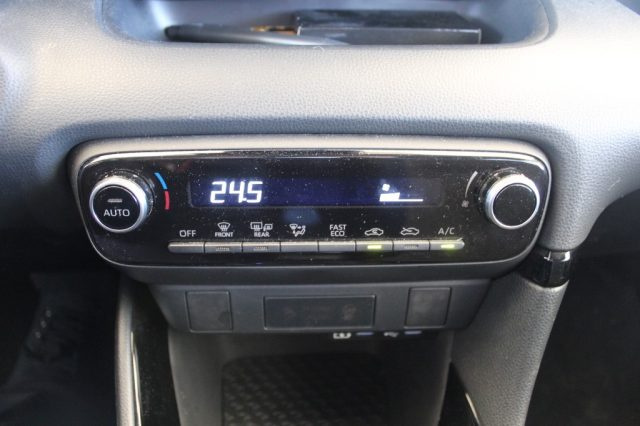 TOYOTA Yaris usata, con Autoradio digitale