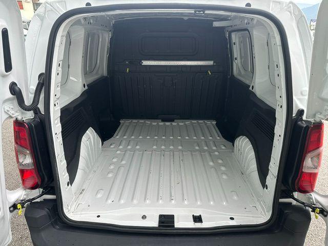 OPEL Combo usata, con Volante multifunzione