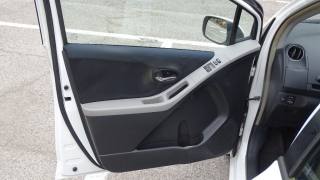 TOYOTA Yaris usata 44