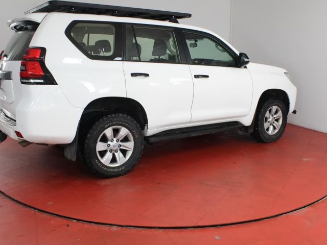 TOYOTA Land Cruiser usata, con Fendinebbia