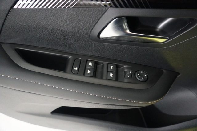 PEUGEOT 208 usata, con USB