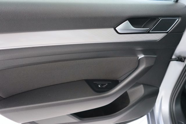 VOLKSWAGEN Passat Variant usata, con Isofix