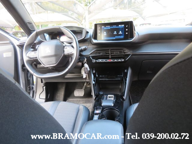 PEUGEOT 2008 usata, con Volante multifunzione
