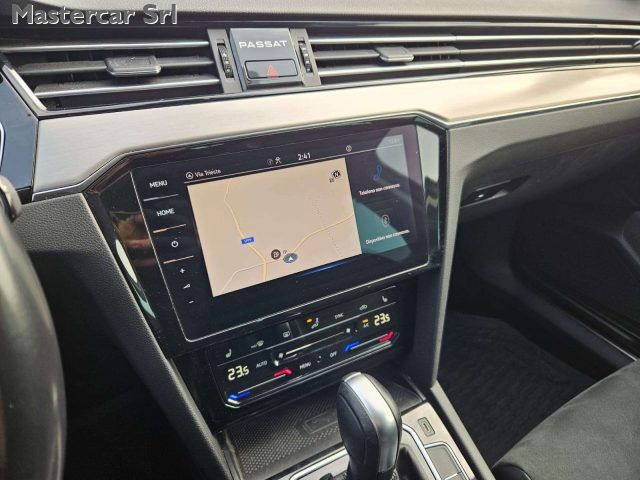 VOLKSWAGEN Passat Variant usata, con Park Distance Control