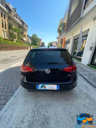 VOLKSWAGEN Golf usata, con USB