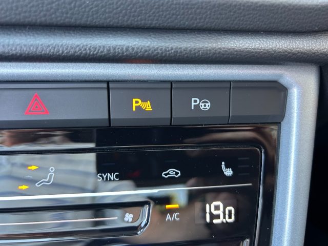VOLKSWAGEN T-Roc usata, con USB