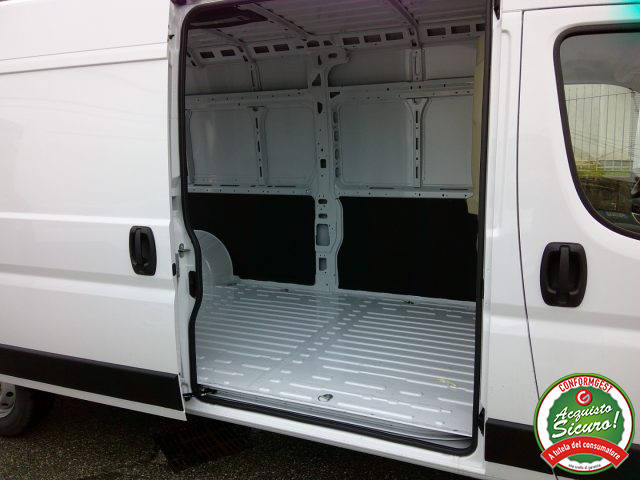 PEUGEOT Boxer usata, con Autoradio digitale