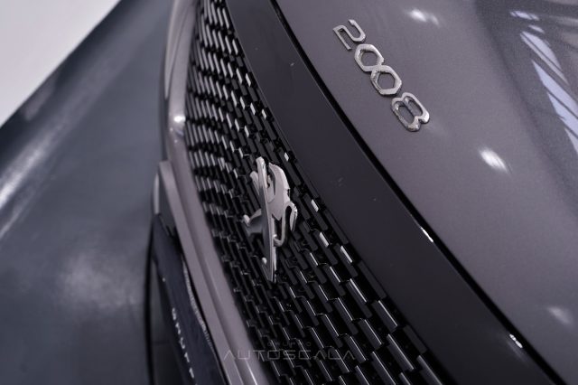 PEUGEOT 2008 usata, con Specchietti laterali elettrici