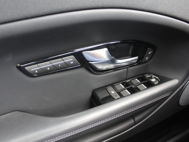 LAND ROVER Range Rover Evoque usata, con Volante in pelle