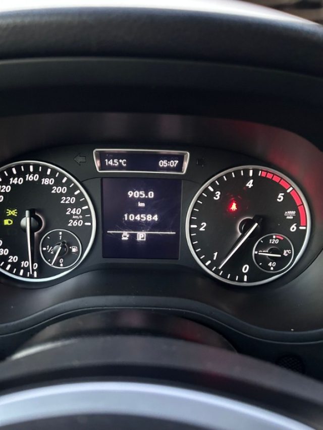 MERCEDES-BENZ B 180 usata, con Specchietti laterali elettrici