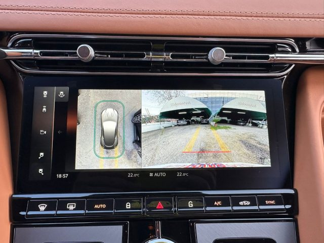 ASTON MARTIN DB12 usata, con Controllo automatico clima