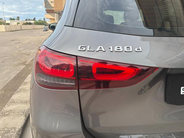 MERCEDES-BENZ GLA 180 usata, con Touch screen