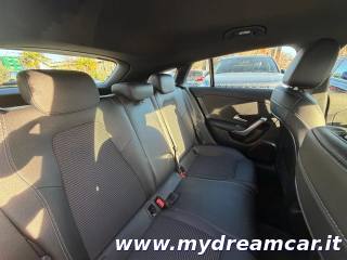 MERCEDES-BENZ CLA 200 usata, con Telecamera per parcheggio assistito